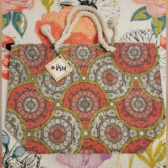 NWT Vera Canvas Tote Bag with Interior Pocket - Picture 1 of 3